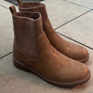 Stylish Tan Ribbed Ankle Combat Boots